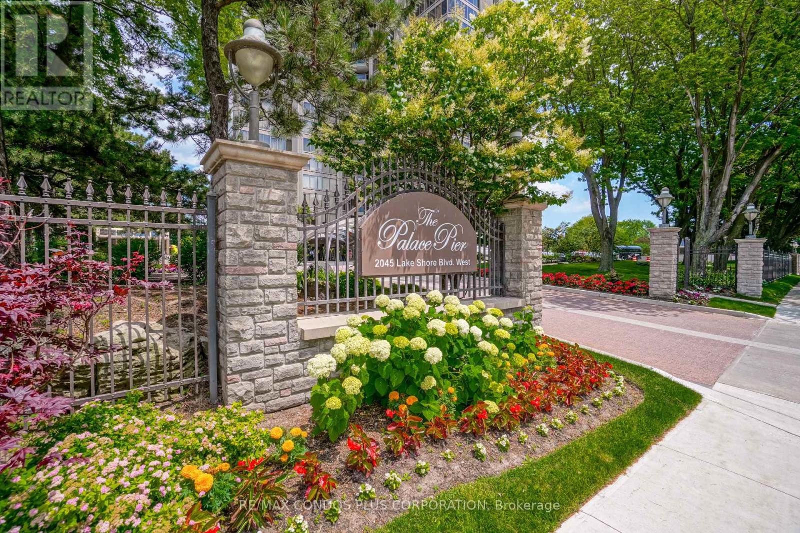 805 - 2045 Lake Shore Boulevard W, Toronto, Ontario  M8V 2Z6 - Photo 3 - W12411496