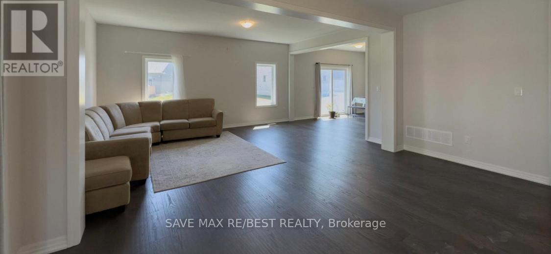 127 Hillcrest Road, Port Colborne, Ontario  L3K 6E6 - Photo 7 - X12413077