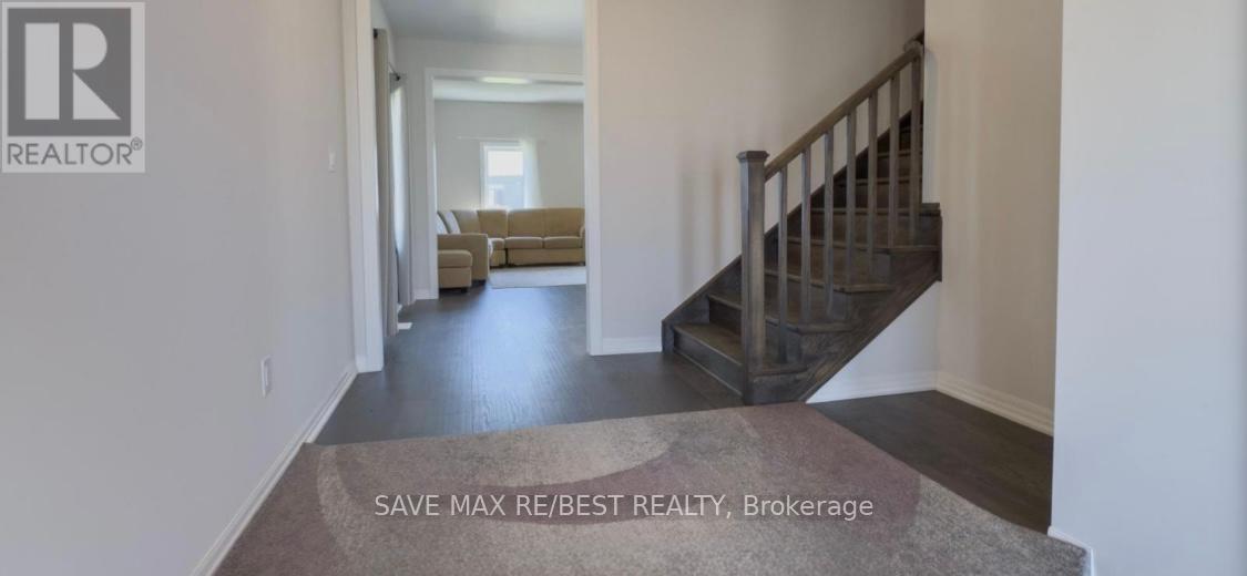 127 Hillcrest Road, Port Colborne, Ontario  L3K 6E6 - Photo 3 - X12413077