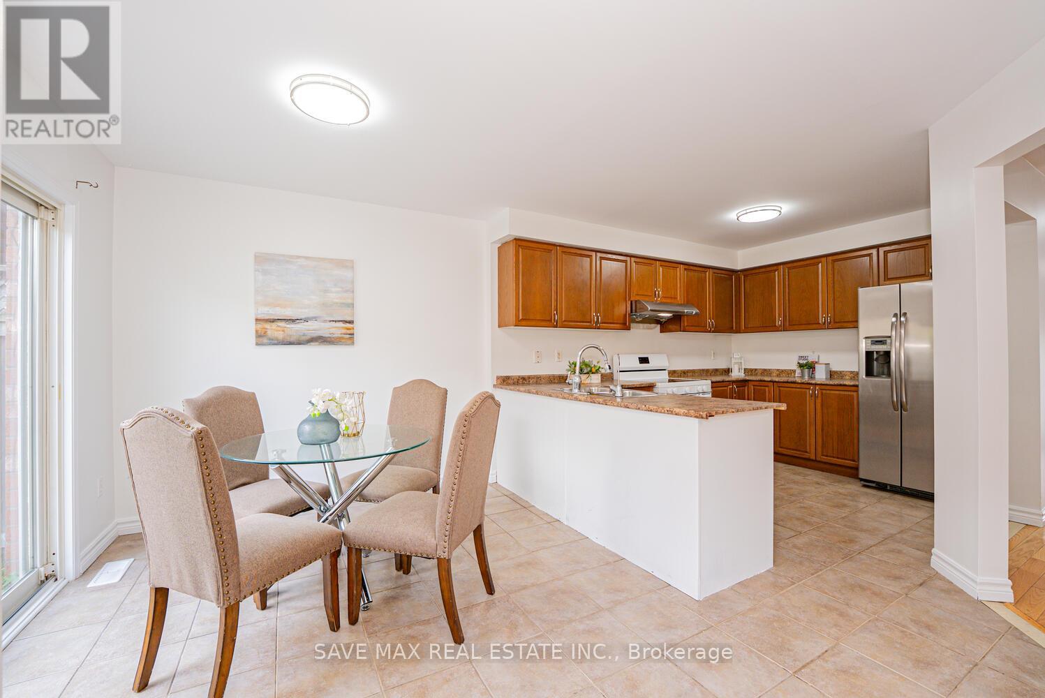 100 Bushmill Circle, Brampton, Ontario  L7A 0K6 - Photo 15 - W12414287