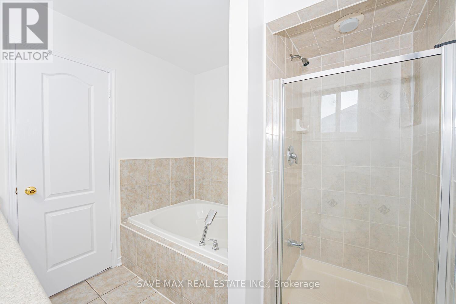 100 Bushmill Circle, Brampton, Ontario  L7A 0K6 - Photo 32 - W12414287