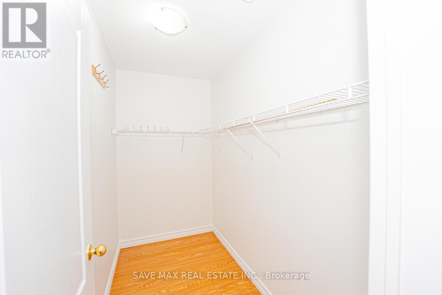 100 Bushmill Circle, Brampton, Ontario  L7A 0K6 - Photo 33 - W12414287
