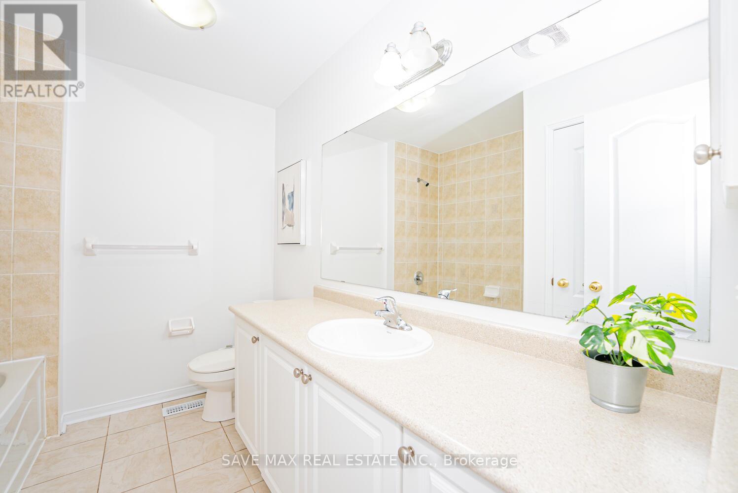 100 Bushmill Circle, Brampton, Ontario  L7A 0K6 - Photo 38 - W12414287