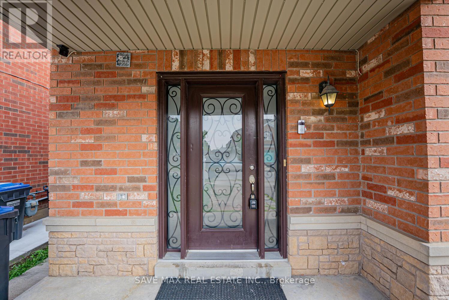 100 Bushmill Circle, Brampton, Ontario  L7A 0K6 - Photo 5 - W12414287