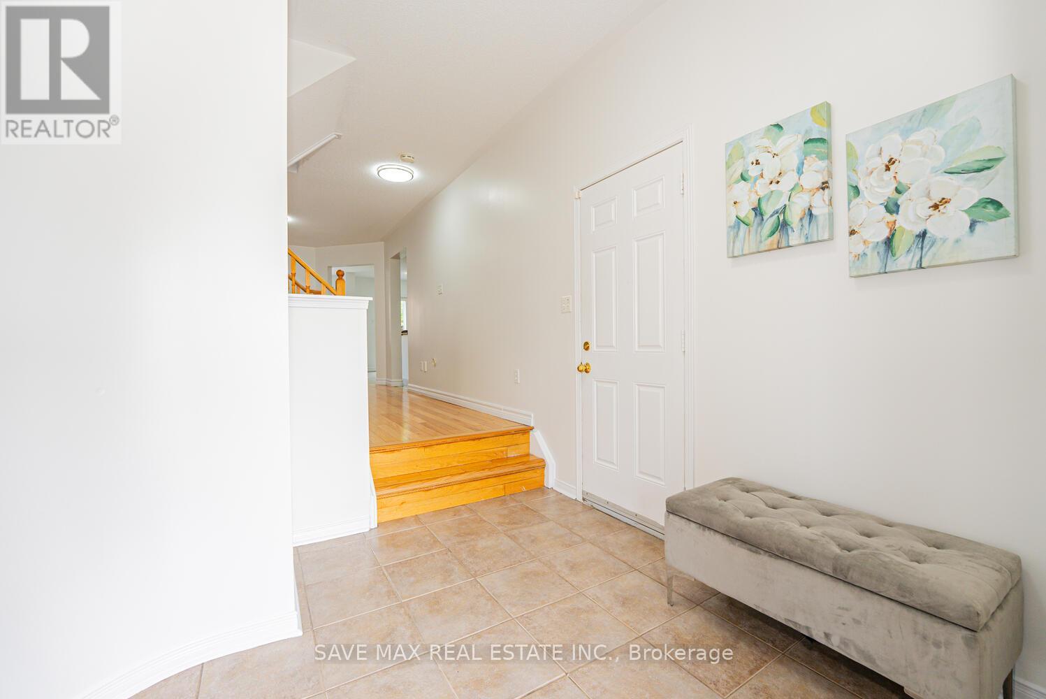 100 Bushmill Circle, Brampton, Ontario  L7A 0K6 - Photo 6 - W12414287