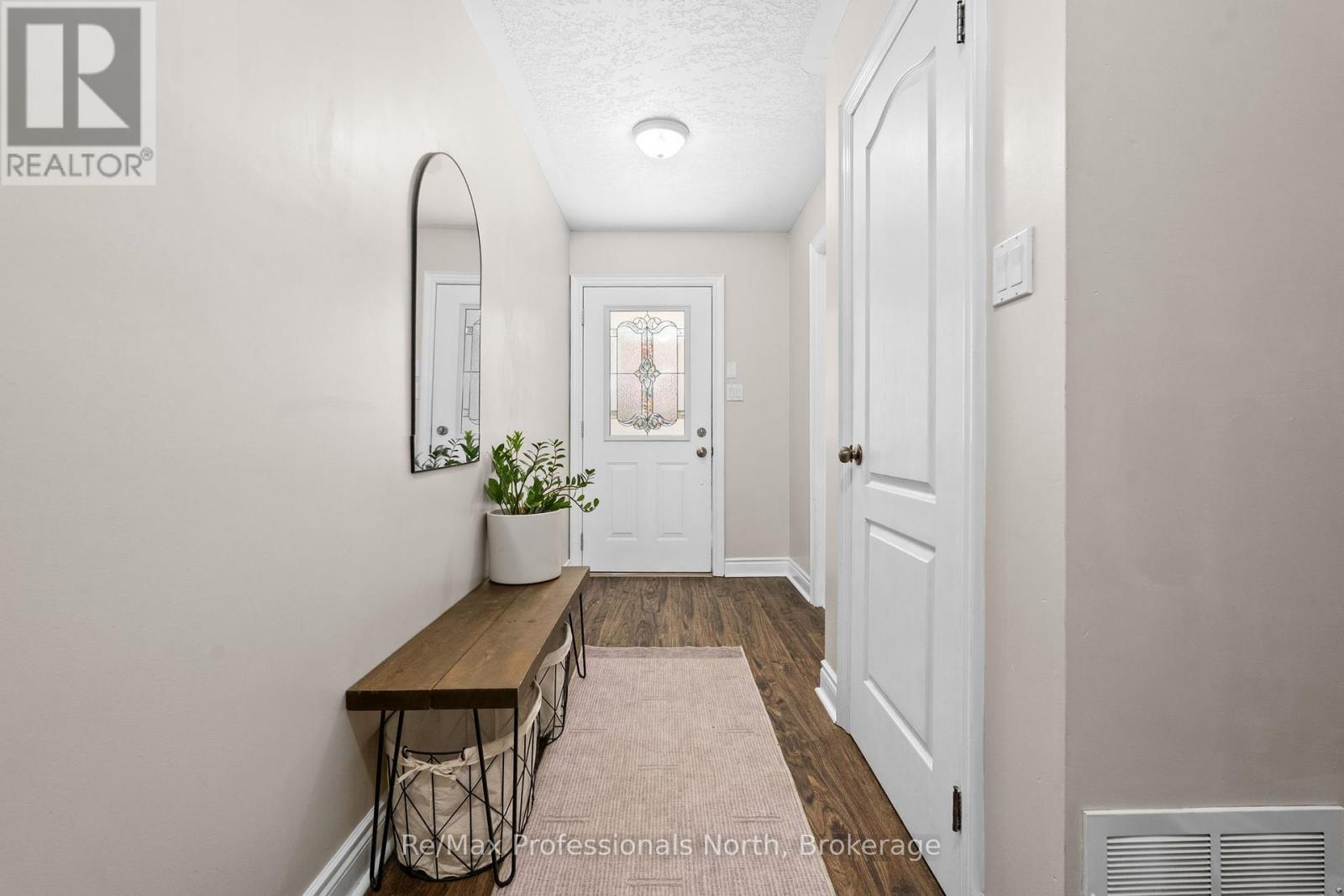 166 Musquash Road, Gravenhurst, Ontario  P1P 1R2 - Photo 5 - X12414421