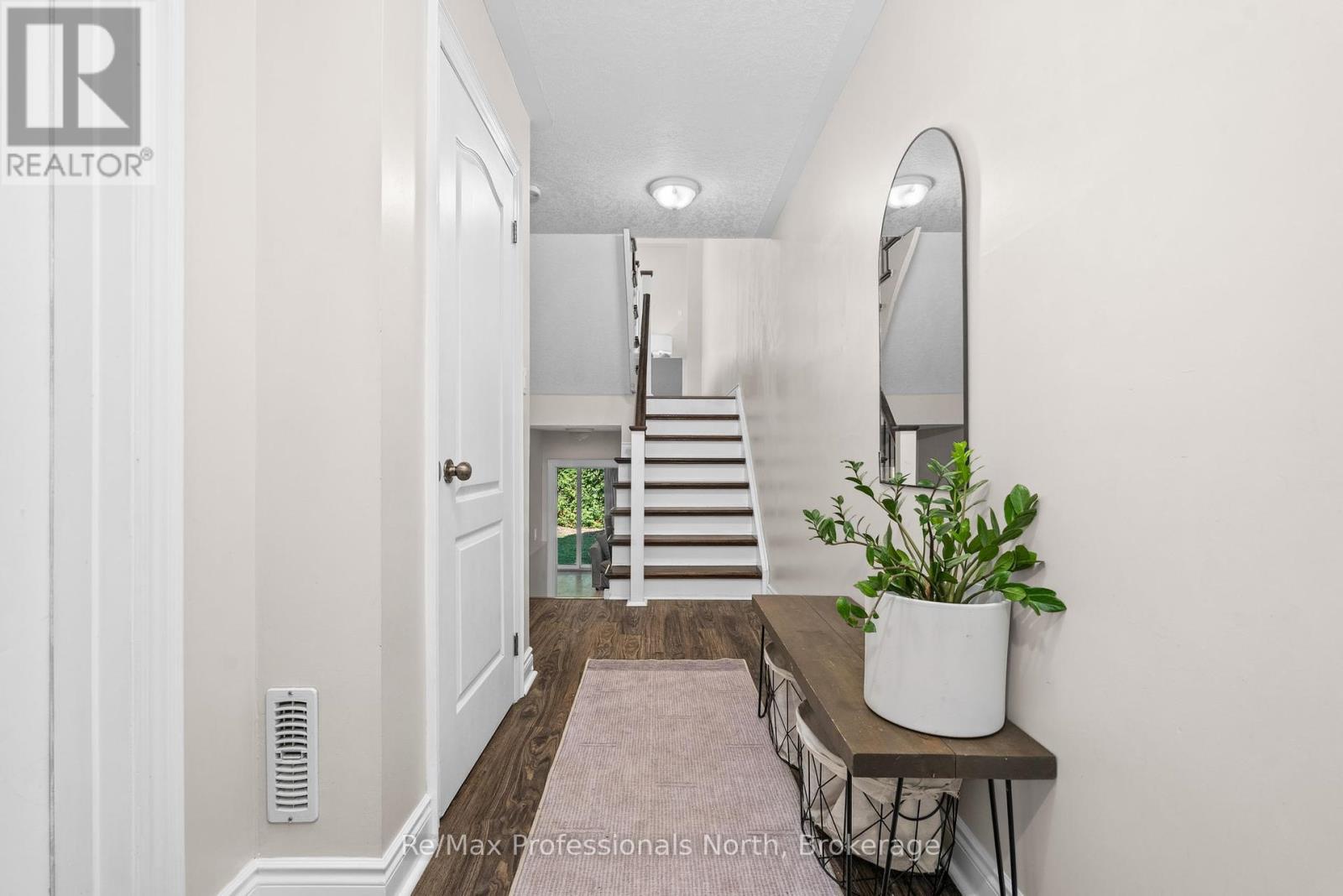 166 Musquash Road, Gravenhurst, Ontario  P1P 1R2 - Photo 6 - X12414421