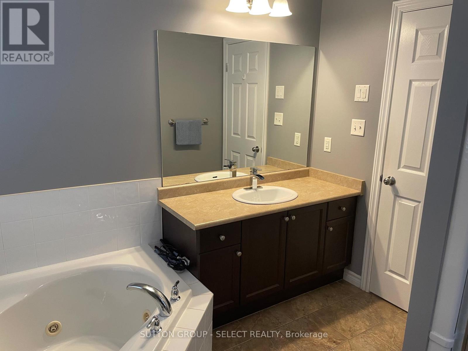 3220 Meadowgate Boulevard, London South, Ontario  N6M 0B7 - Photo 20 - X12414423