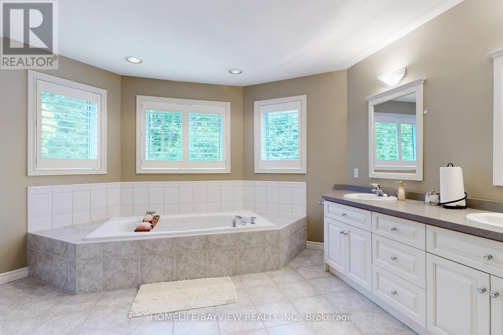 574 Sandbanks Crescent, Waterloo, Ontario  N2V 2K2 - Photo 21 - X12414294