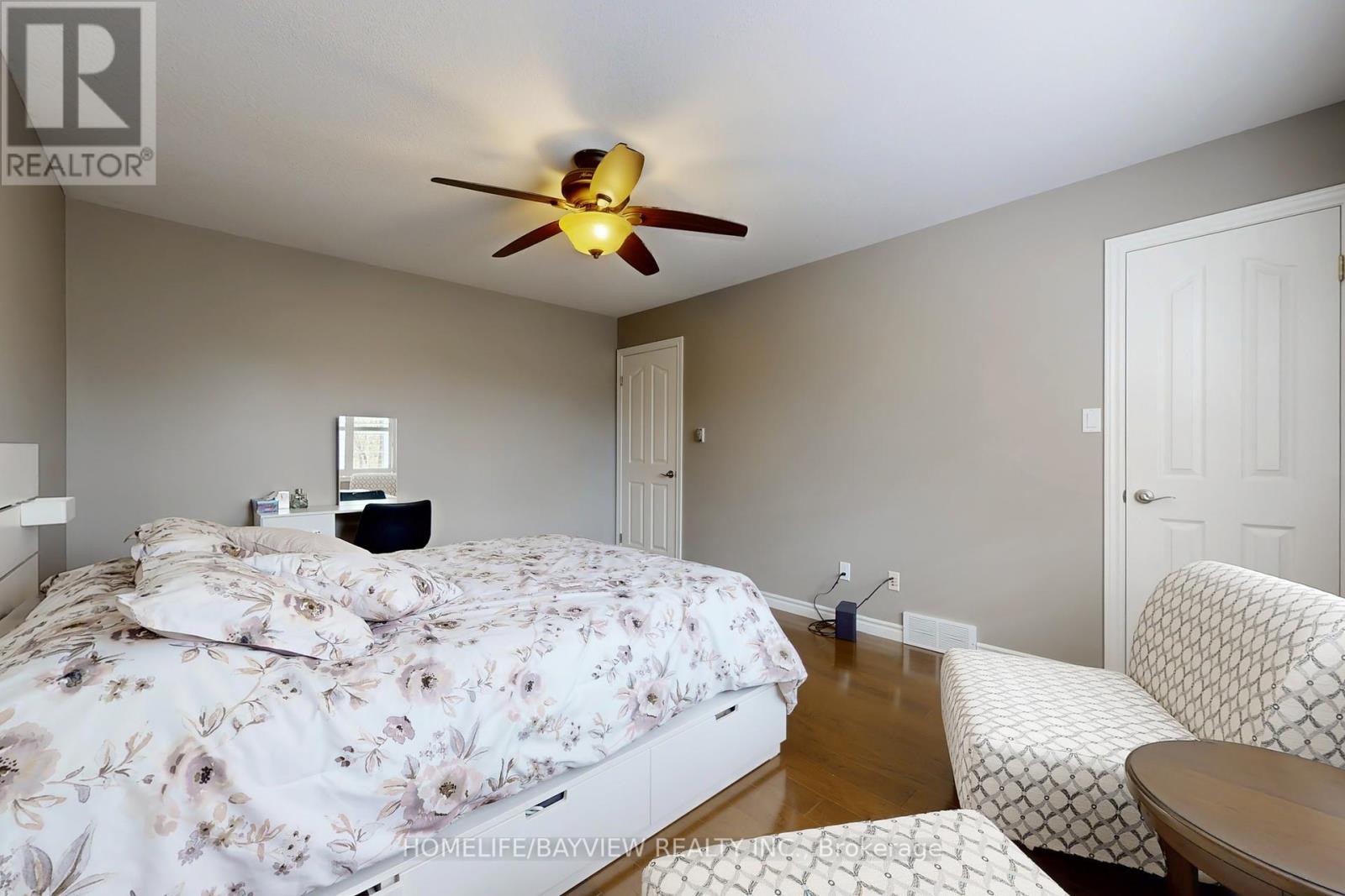 574 Sandbanks Crescent, Waterloo, Ontario  N2V 2K2 - Photo 23 - X12414294