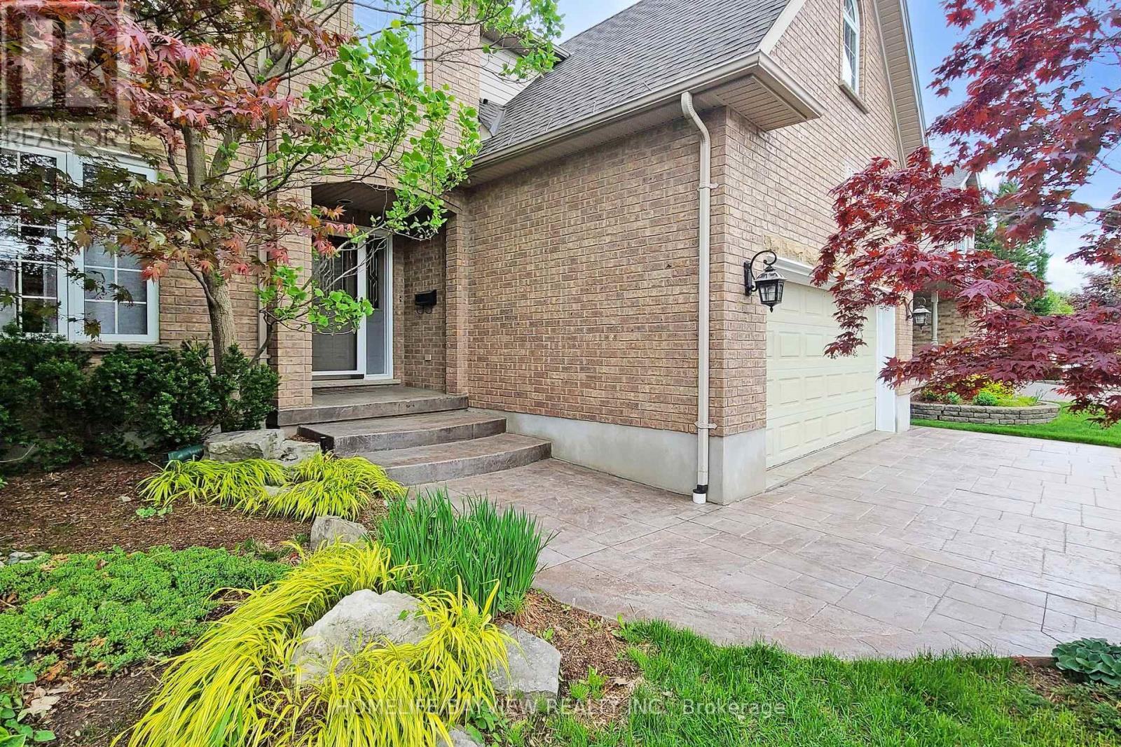 Property at 574 SANDBANKS CRESCENT image 3