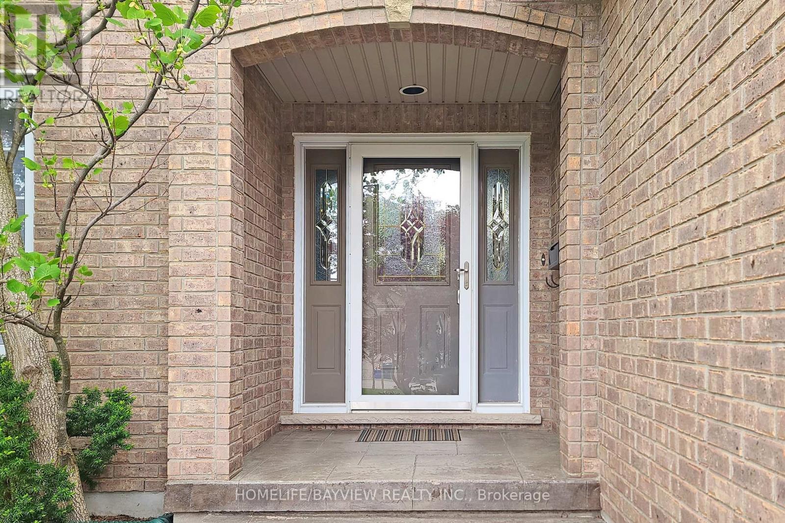 Property at 574 SANDBANKS CRESCENT image 4
