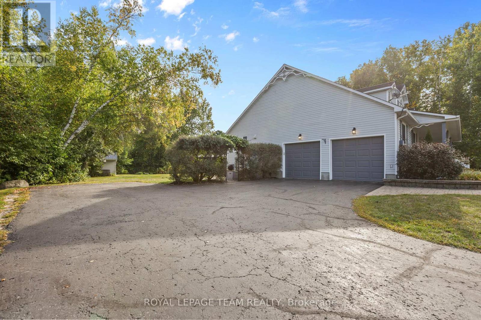 15 Empress Drive, North Grenville, Ontario  K0G 1J0 - Photo 8 - X12414416