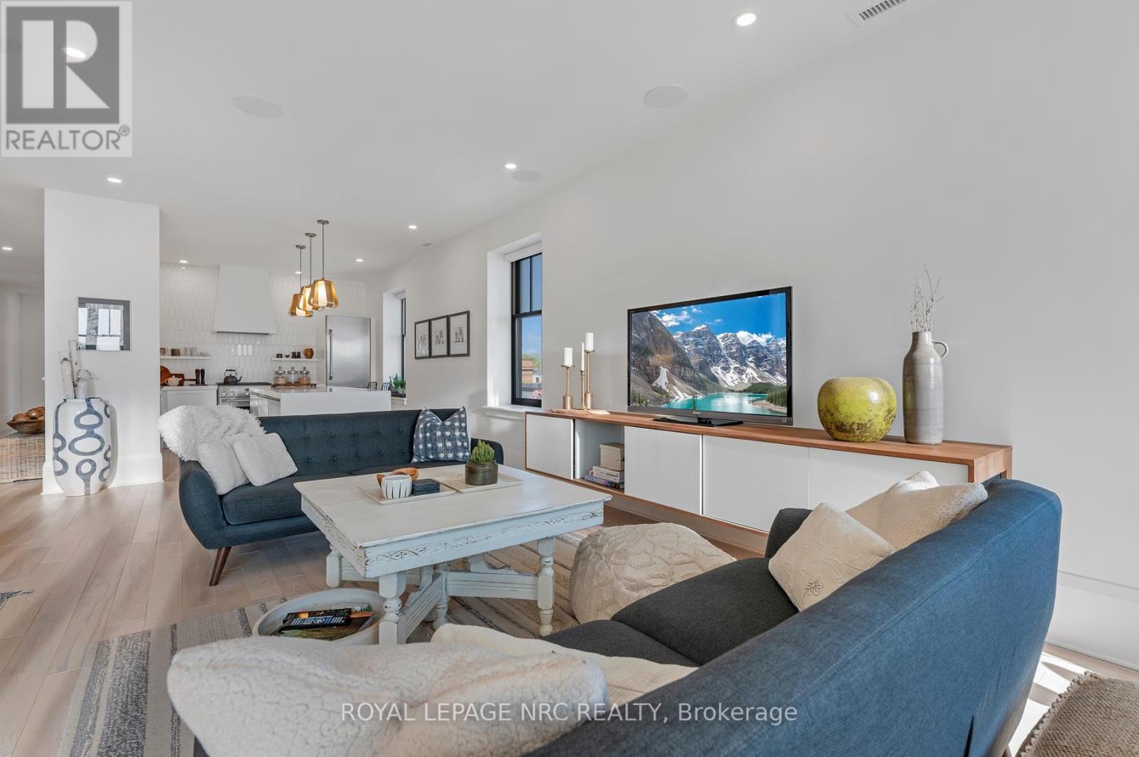 244 West Street, Port Colborne (Sugarloaf), Ontario  L3K 4E4 - Photo 22 - X12414351