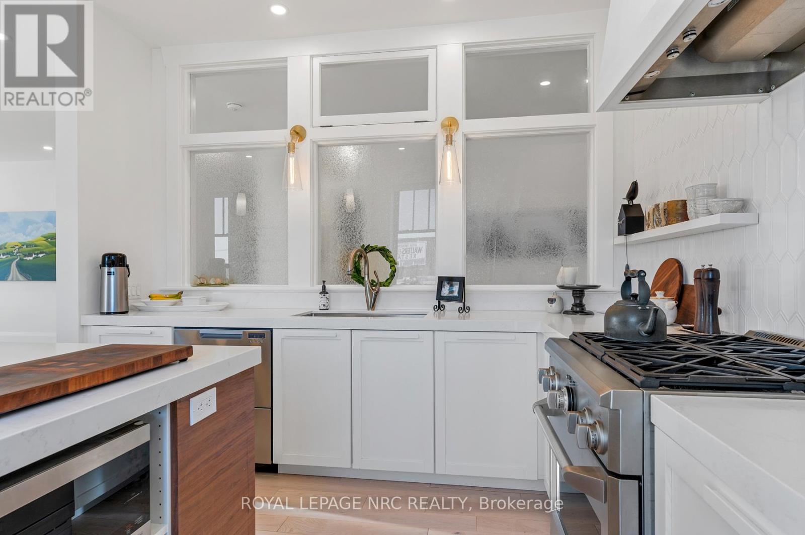 244 West Street, Port Colborne (Sugarloaf), Ontario  L3K 4E4 - Photo 26 - X12414351