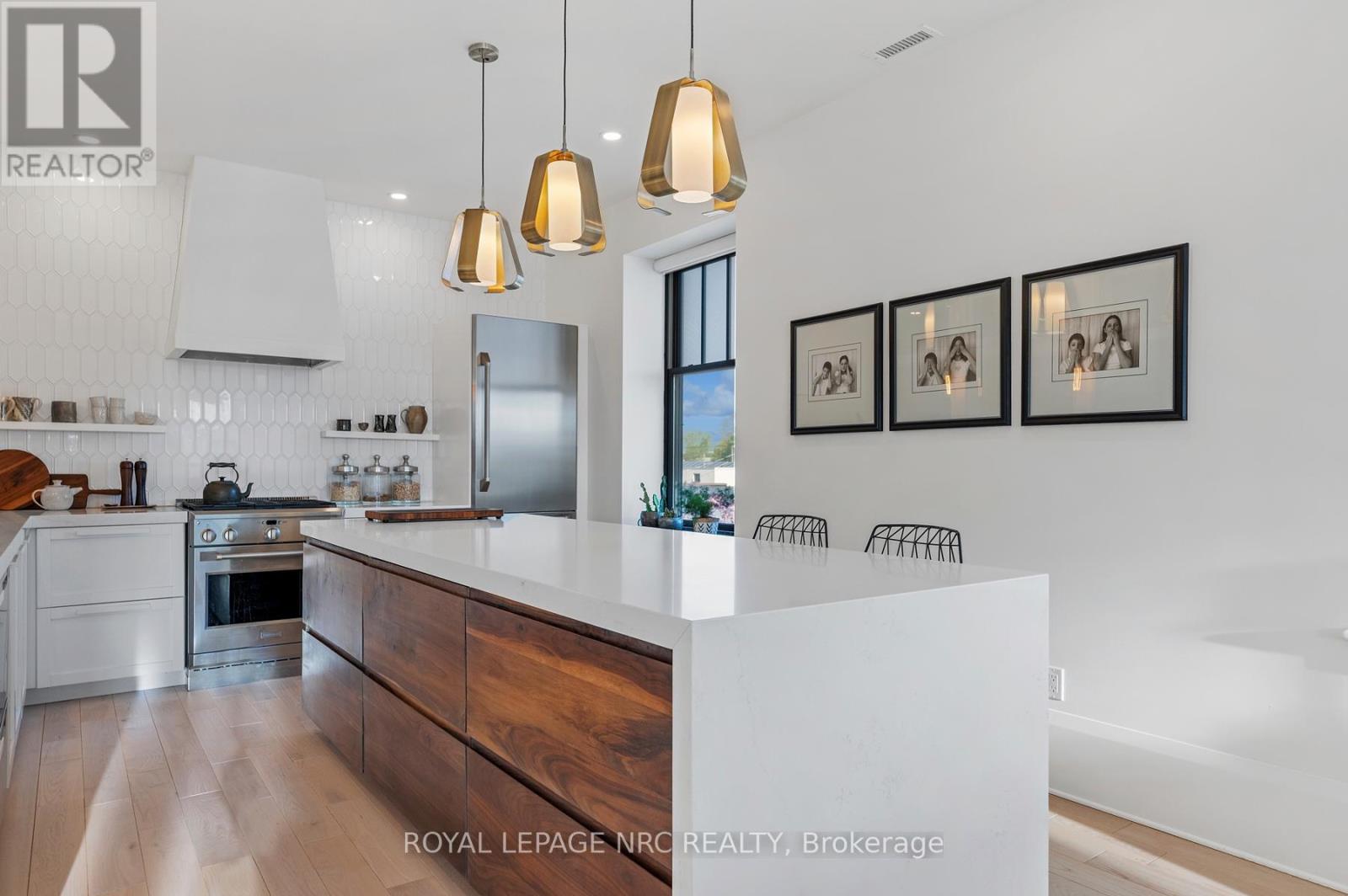 244 West Street, Port Colborne (Sugarloaf), Ontario  L3K 4E4 - Photo 27 - X12414351