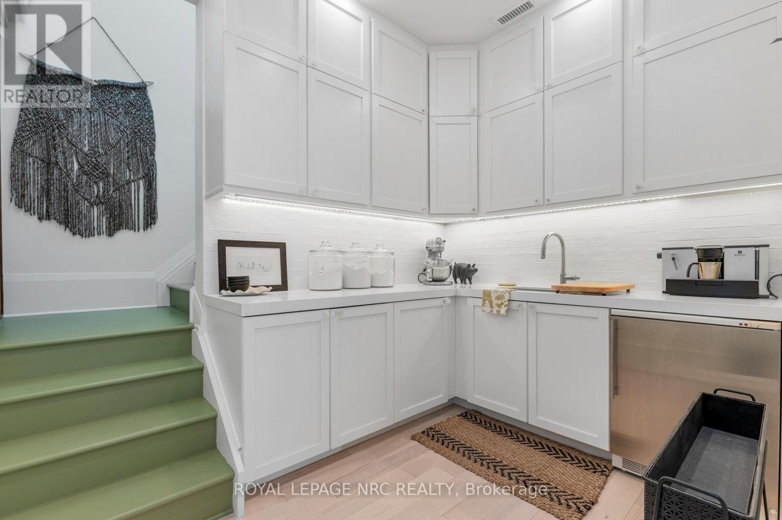 244 West Street, Port Colborne (Sugarloaf), Ontario  L3K 4E4 - Photo 28 - X12414351