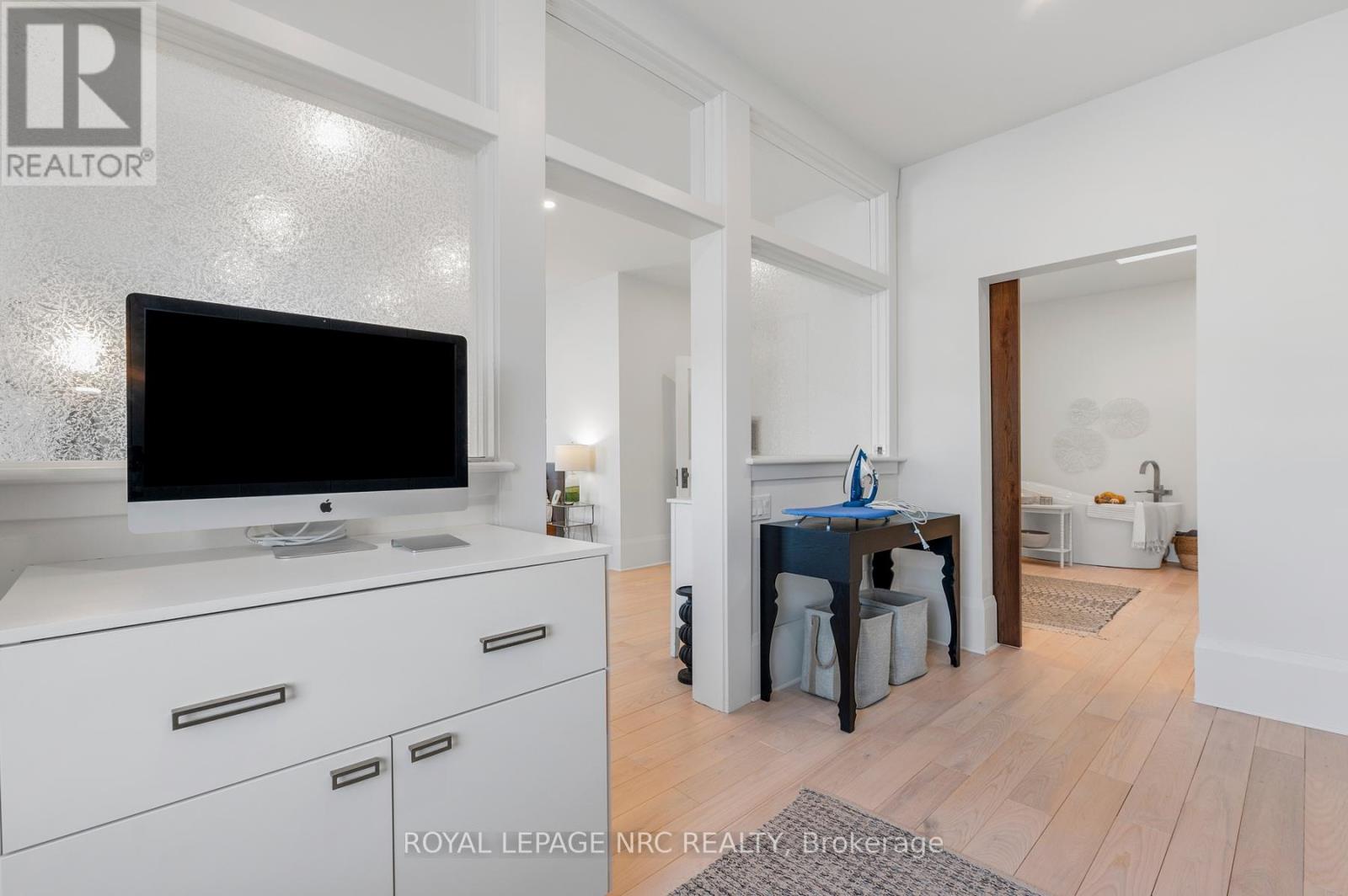 244 West Street, Port Colborne (Sugarloaf), Ontario  L3K 4E4 - Photo 36 - X12414351