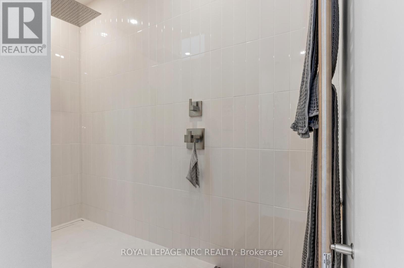 244 West Street, Port Colborne (Sugarloaf), Ontario  L3K 4E4 - Photo 37 - X12414351