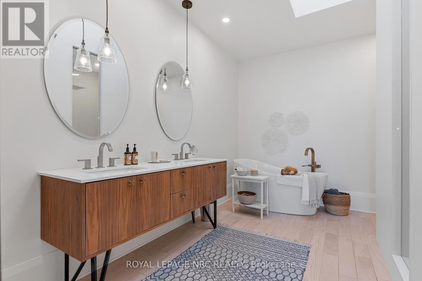 244 West Street, Port Colborne (Sugarloaf), Ontario  L3K 4E4 - Photo 38 - X12414351