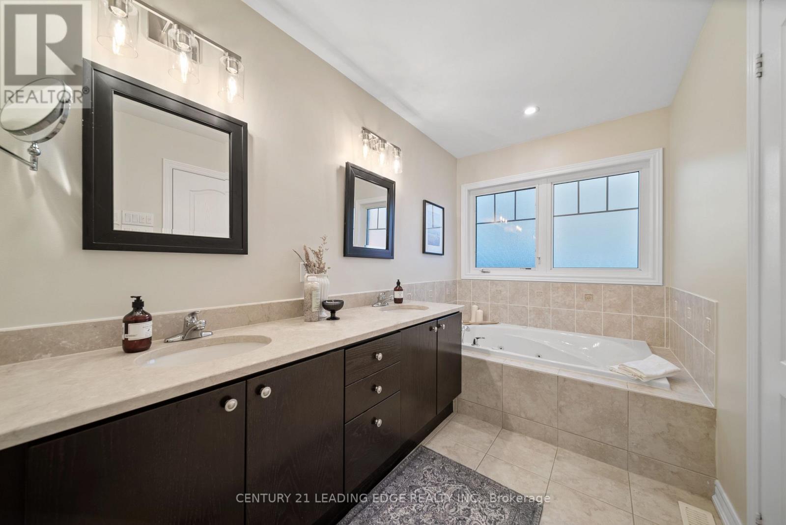 57 Baker Hill Boulevard, Whitchurch-Stouffville, Ontario  L4A 0T8 - Photo 22 - N12354395