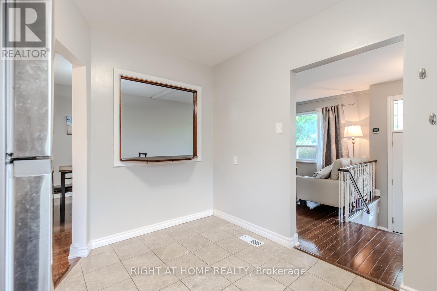 12 Murellen Crescent, Toronto, Ontario  M4A 2K5 - Photo 21 - C12187830