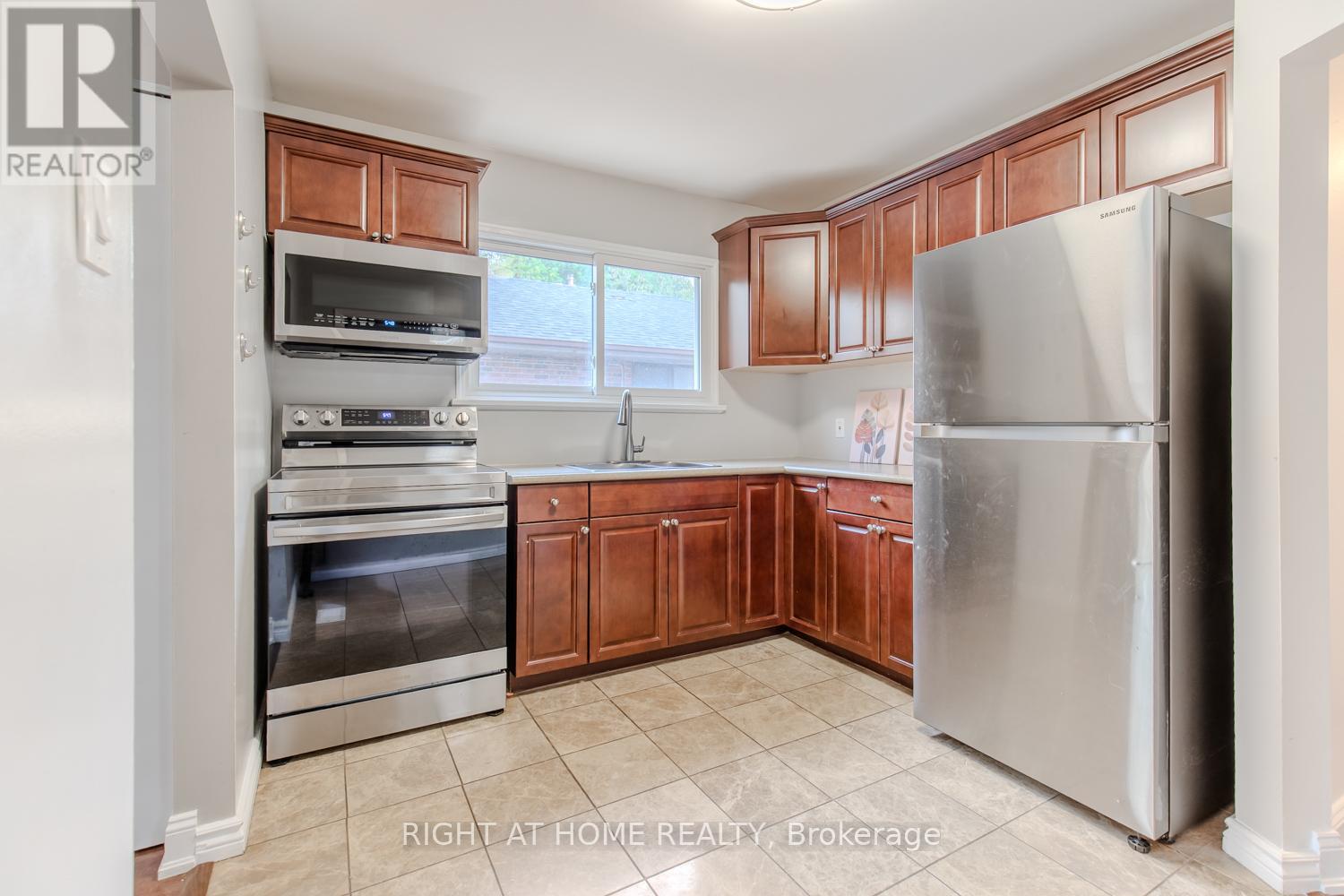 12 Murellen Crescent, Toronto, Ontario  M4A 2K5 - Photo 20 - C12187830