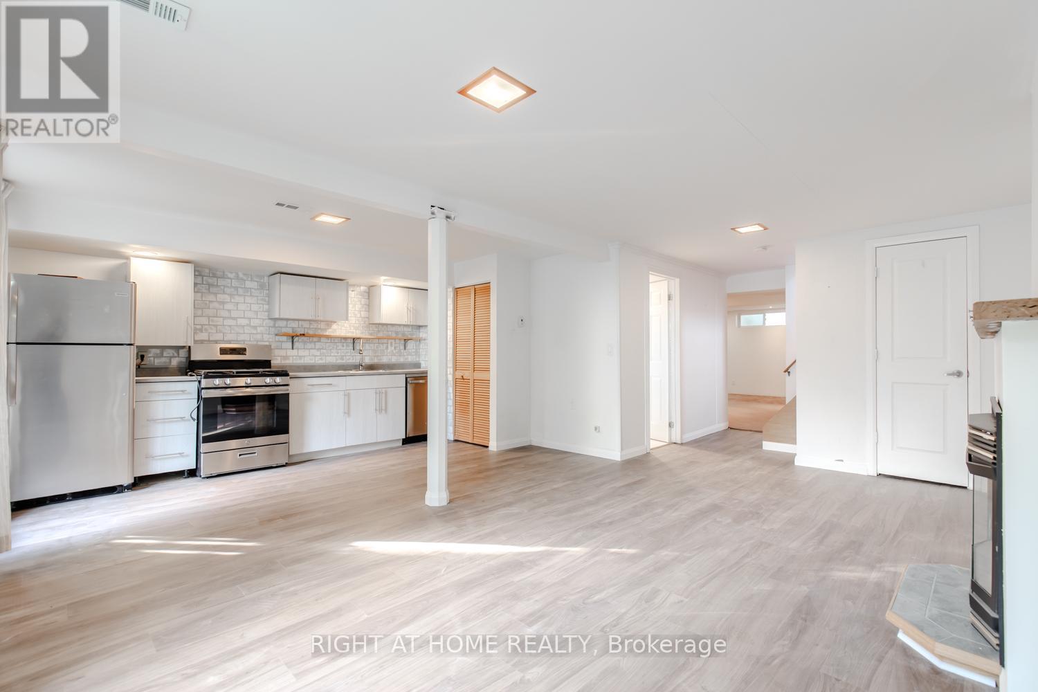 12 Murellen Crescent, Toronto, Ontario  M4A 2K5 - Photo 34 - C12187830