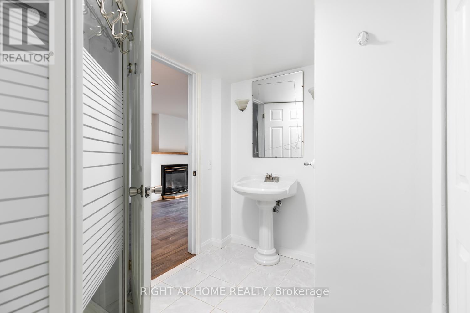 12 Murellen Crescent, Toronto, Ontario  M4A 2K5 - Photo 37 - C12187830