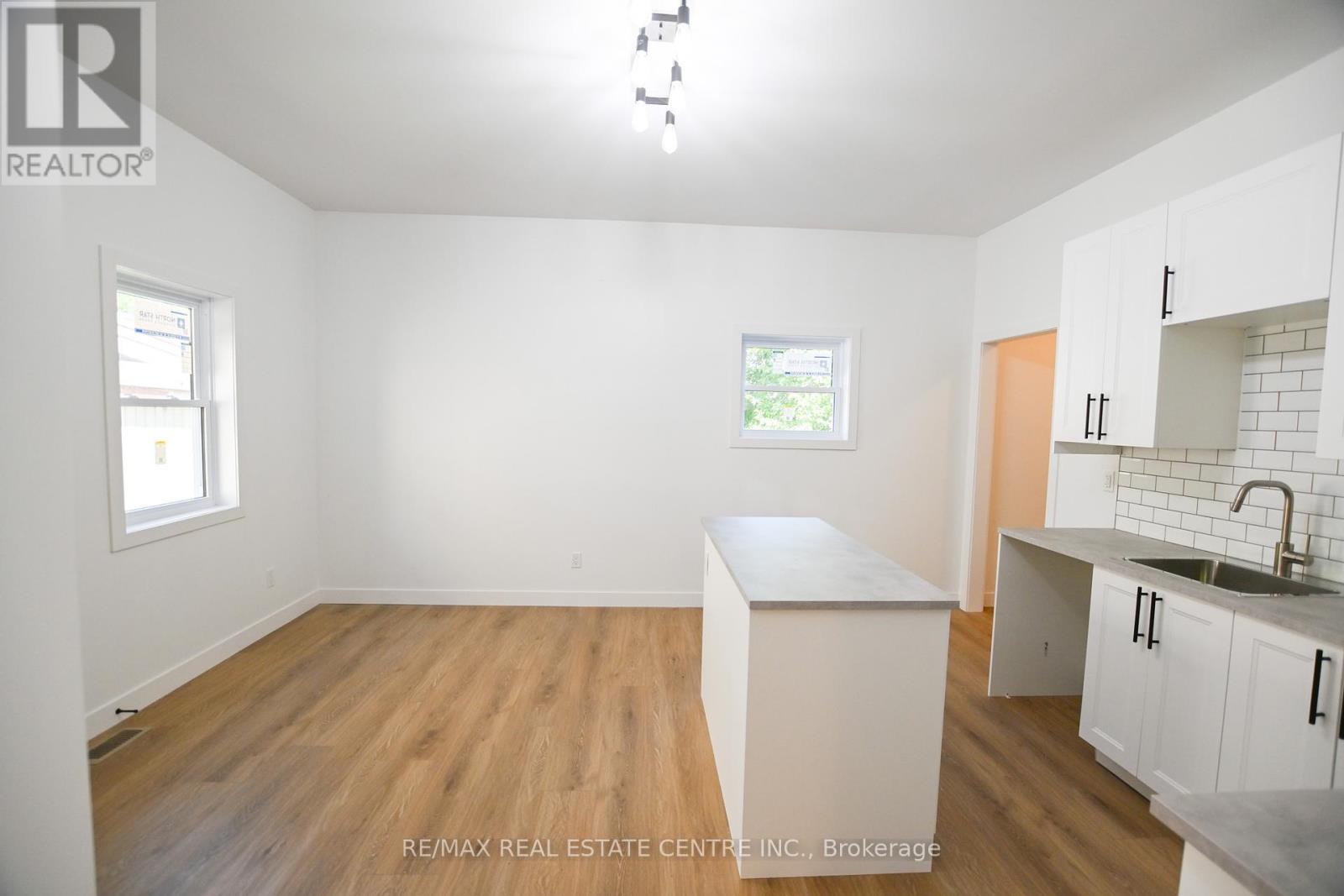 284 Darling Street, Brantford, Ontario  N3S 3X6 - Photo 9 - X12401356