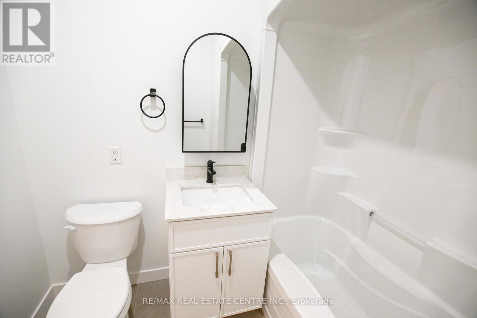 284 Darling Street, Brantford, Ontario  N3S 3X6 - Photo 19 - X12401356