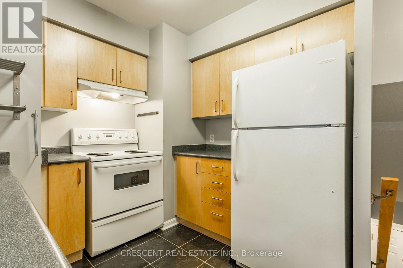 516 - 27 Canniff Street, Toronto, Ontario  M6K 3M5 - Photo 9 - C12414386
