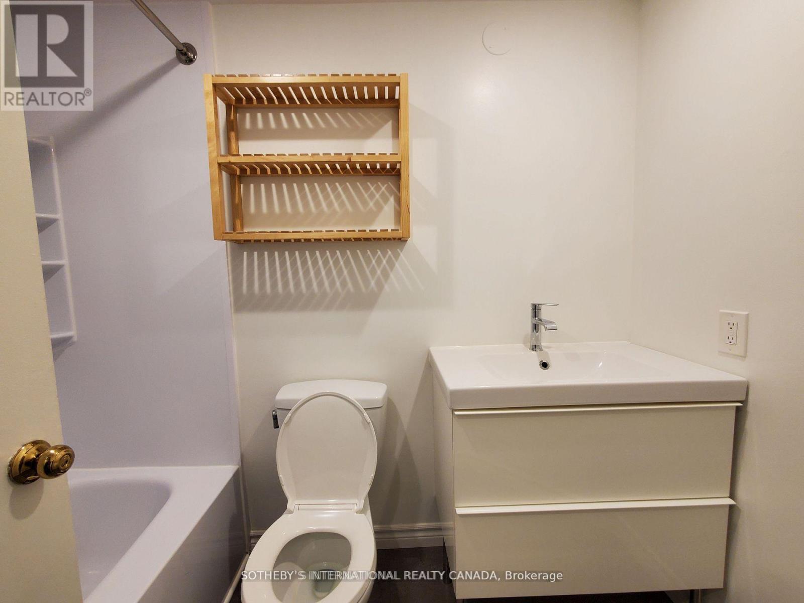 #1 - 1458 Bayview Avenue, Toronto, Ontario  M4G 3B3 - Photo 16 - C12414405