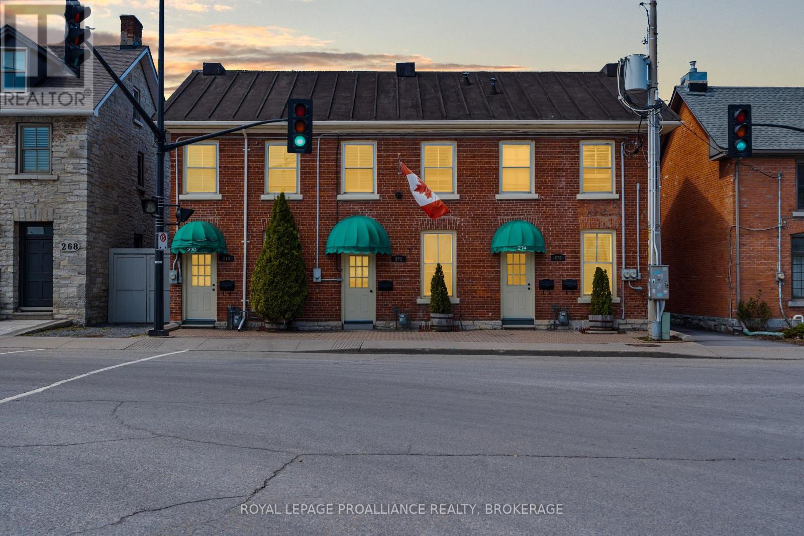 272 Wellington Street, Kingston, Ontario  K7K 2Z1 - Photo 2 - X12414521