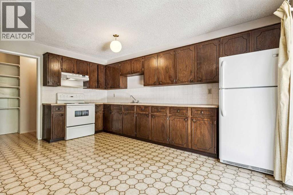 101 Sabrina Way Sw, Calgary, Alberta  T2W 4J4 - Photo 12 - A2254567