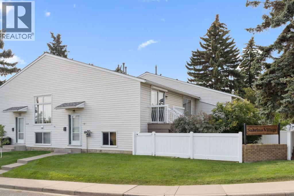 101 Sabrina Way Sw, Calgary, Alberta  T2W 4J4 - Photo 1 - A2254567