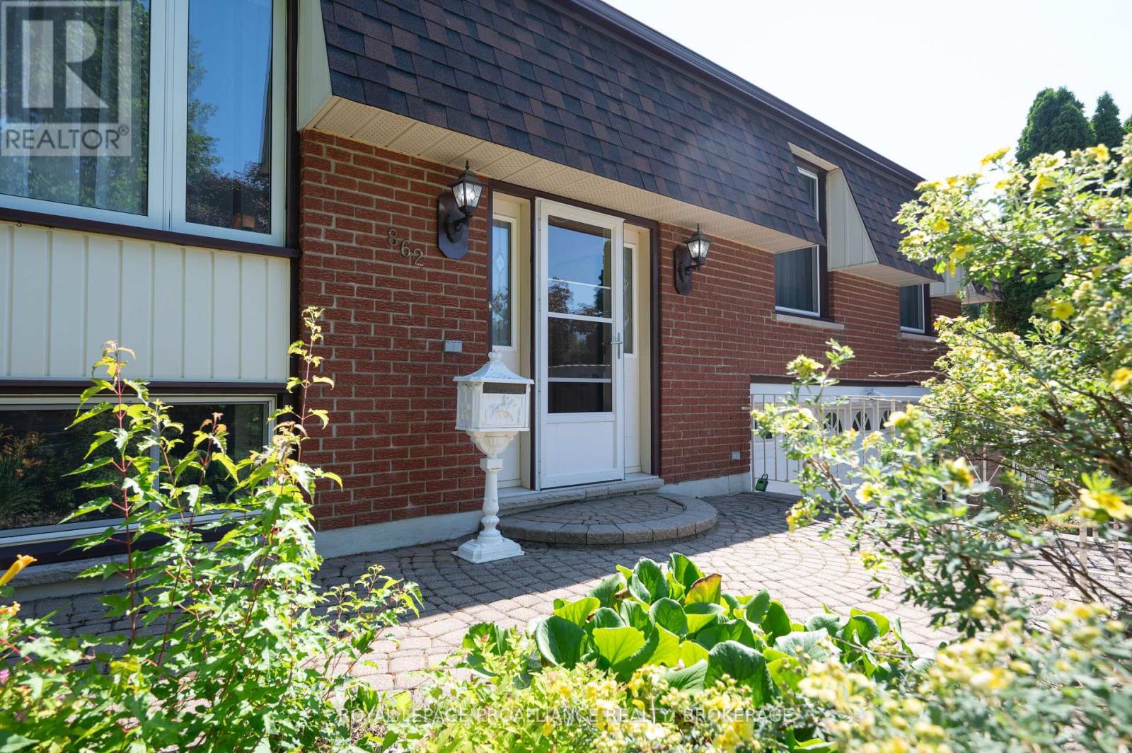 862 Berwick Place, Kingston, Ontario  K7M 6B6 - Photo 2 - X12414613