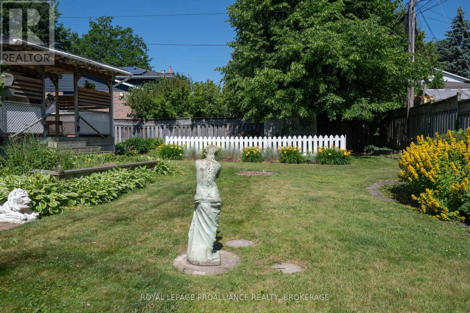 862 Berwick Place, Kingston, Ontario  K7M 6B6 - Photo 32 - X12414613