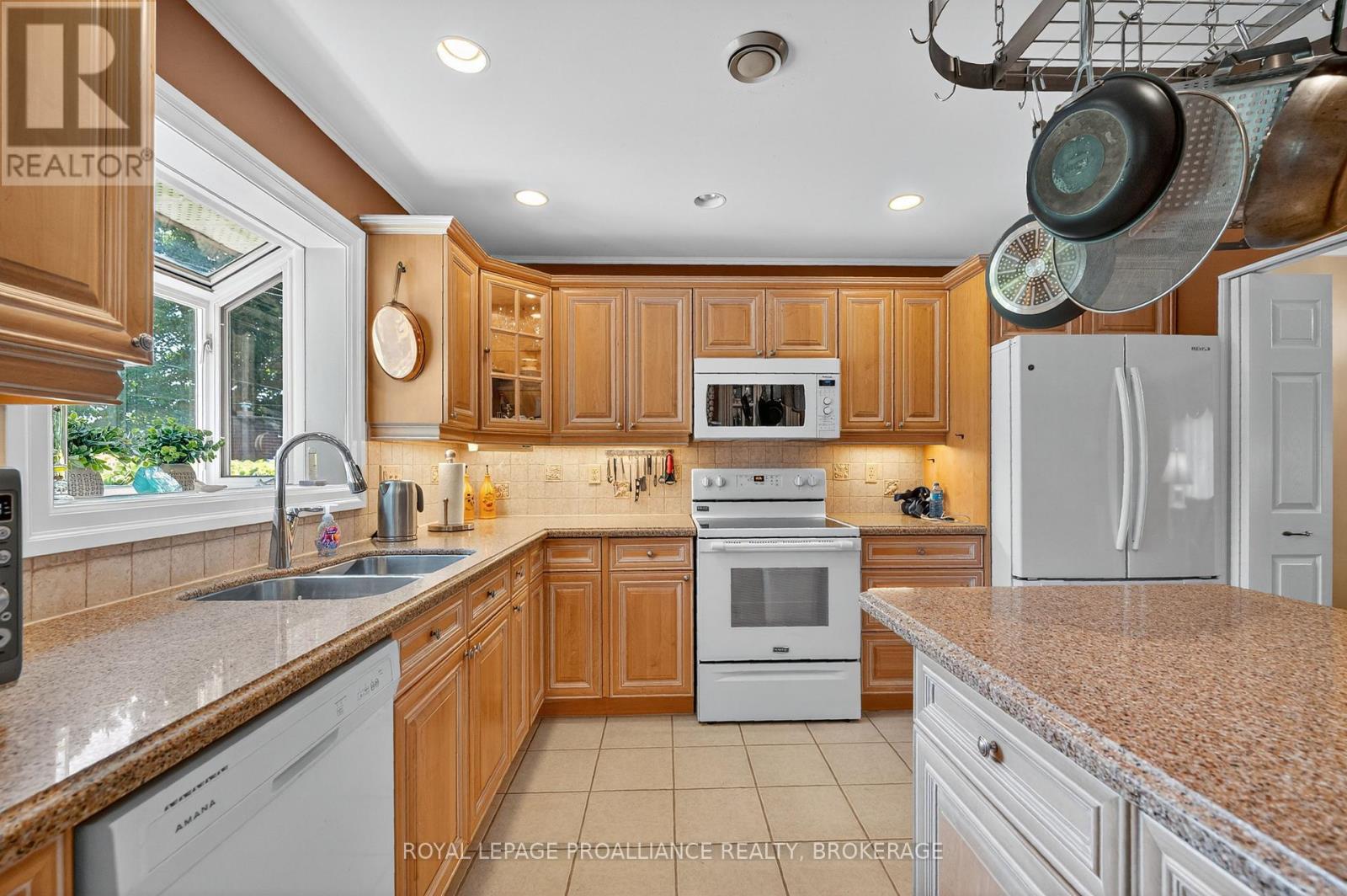 862 Berwick Place, Kingston, Ontario  K7M 6B6 - Photo 7 - X12414613