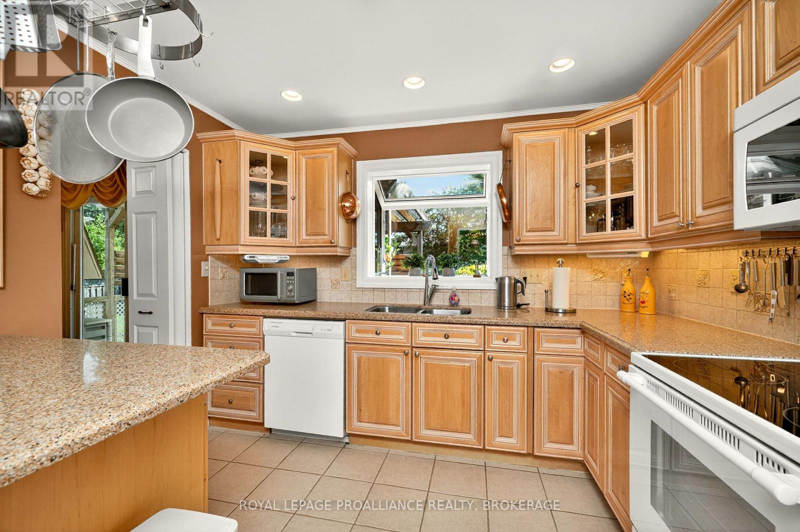 862 Berwick Place, Kingston, Ontario  K7M 6B6 - Photo 8 - X12414613