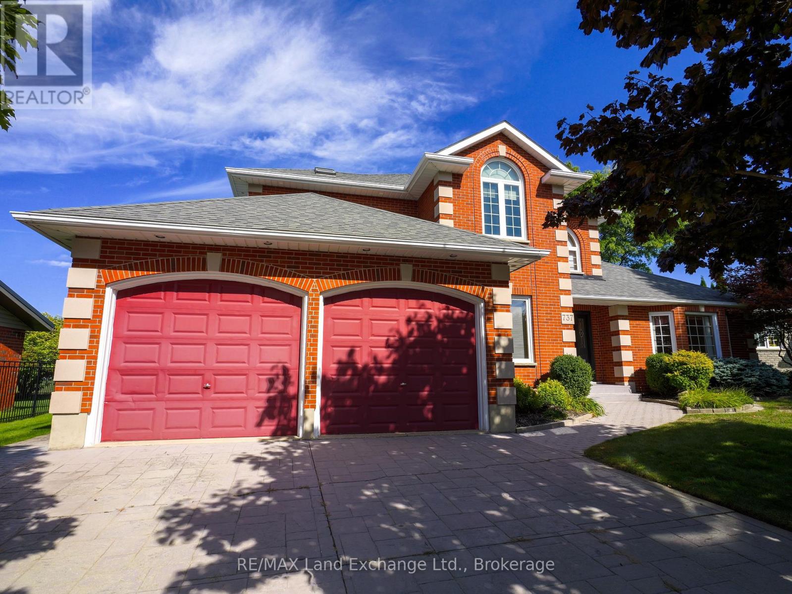 737 Louis Street, Saugeen Shores, Ontario  N0H 2C4 - Photo 2 - X12414447
