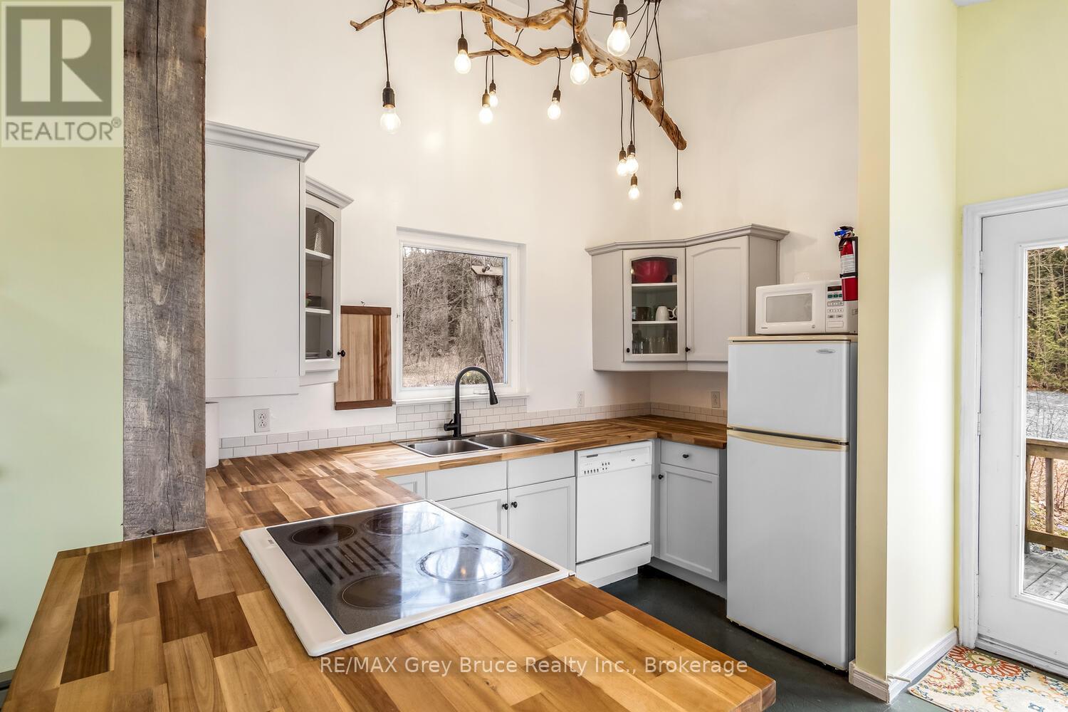 65 Lawrence Road, South Bruce Peninsula, Ontario  N0H 2T0 - Photo 10 - X12414458