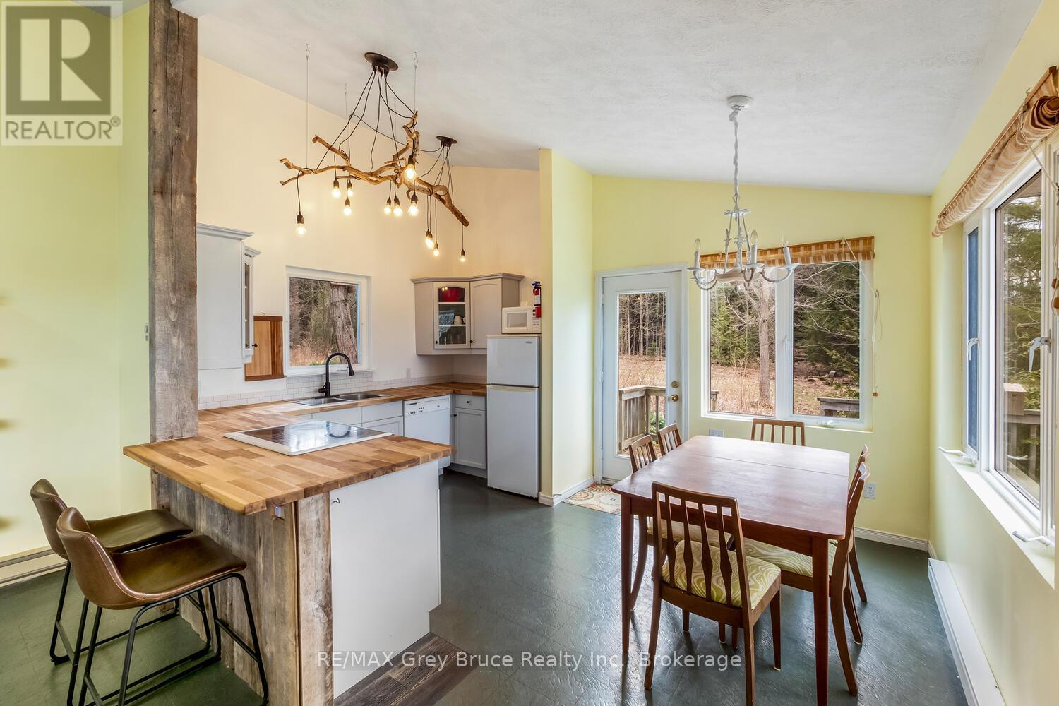 65 Lawrence Road, South Bruce Peninsula, Ontario  N0H 2T0 - Photo 9 - X12414458