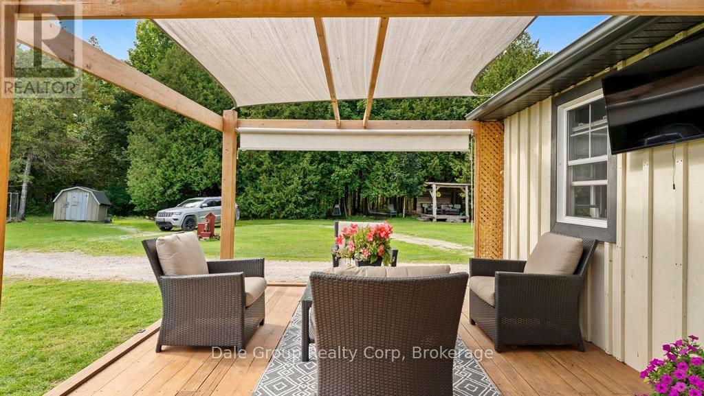 362404 Lindenwood Road, Georgian Bluffs, Ontario  N0H 2T0 - Photo 25 - X12414473