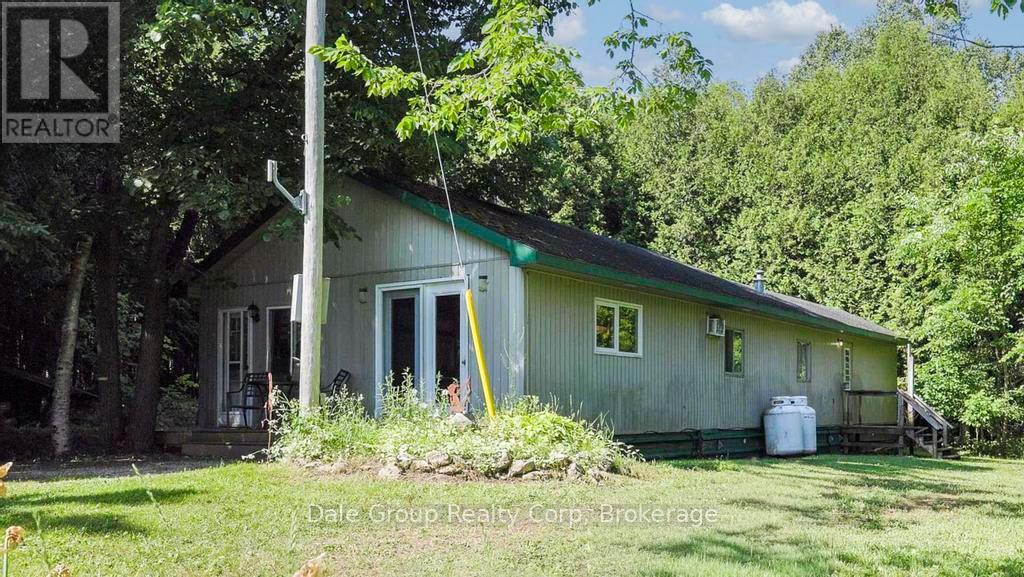 362404 Lindenwood Road, Georgian Bluffs, Ontario  N0H 2T0 - Photo 35 - X12414473