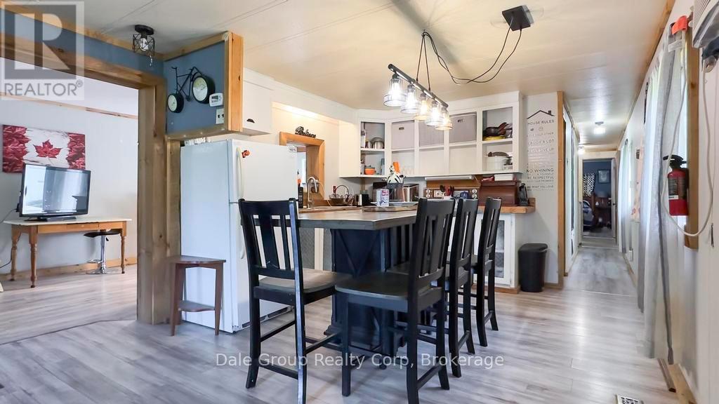 362404 Lindenwood Road, Georgian Bluffs, Ontario  N0H 2T0 - Photo 36 - X12414473
