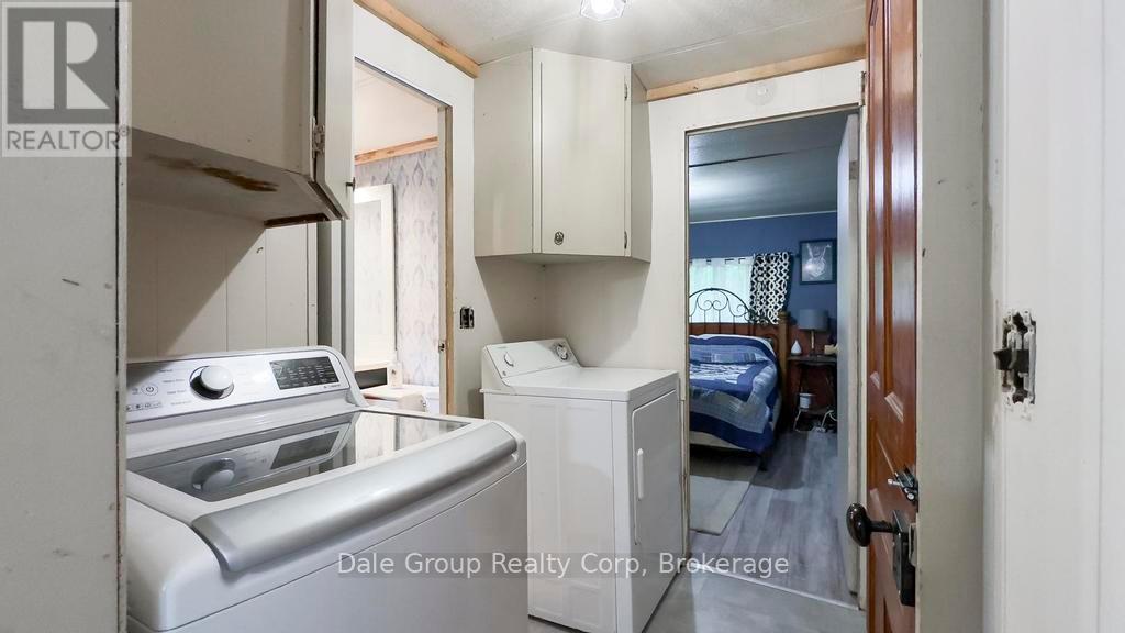 362404 Lindenwood Road, Georgian Bluffs, Ontario  N0H 2T0 - Photo 40 - X12414473