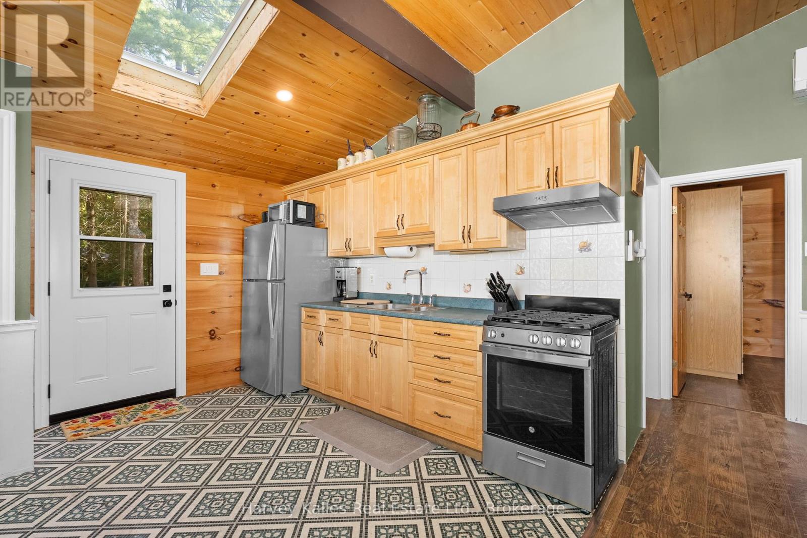 1003 Hollow Road, Algonquin Highlands, Ontario  P0A 1E0 - Photo 10 - X12414484