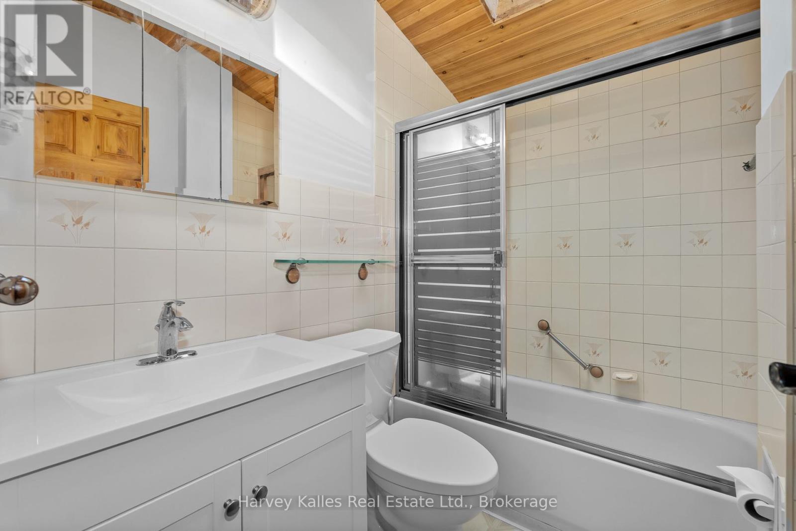 1003 Hollow Road, Algonquin Highlands, Ontario  P0A 1E0 - Photo 20 - X12414484