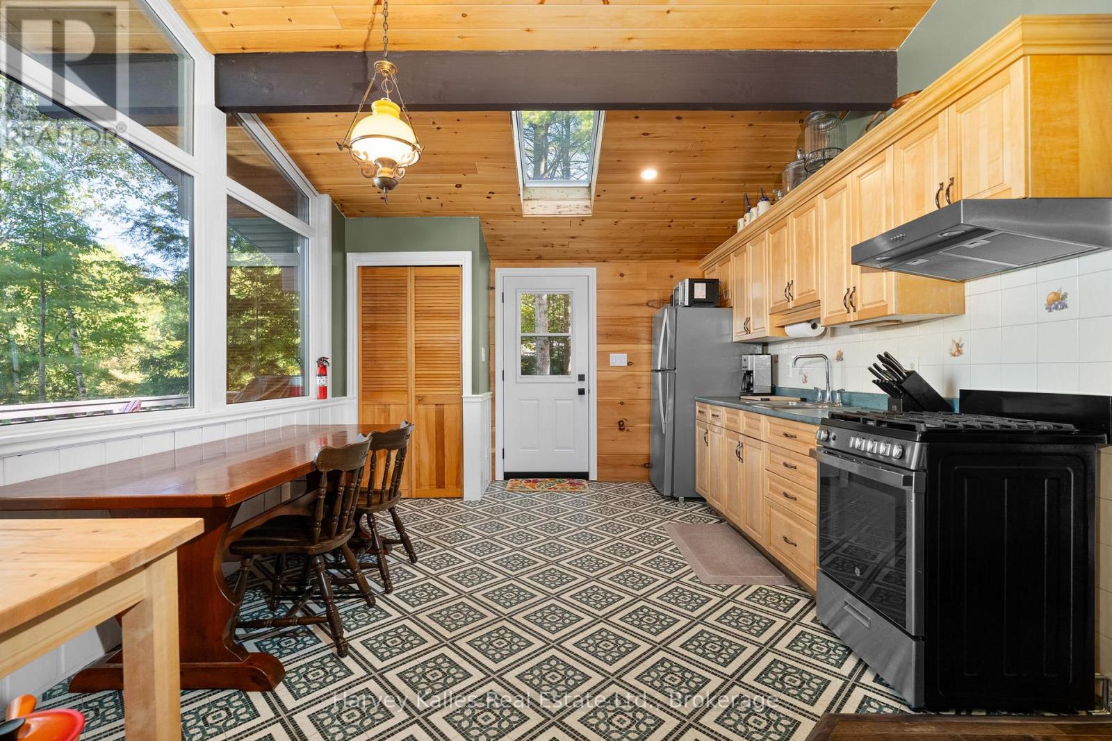 1003 Hollow Road, Algonquin Highlands, Ontario  P0A 1E0 - Photo 8 - X12414484